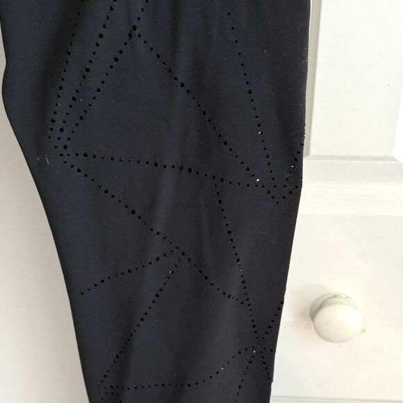 Athleta Elation 7/8 Tight Ultra High Rise Lasercut Women's M Leggings Yoga - Picture 4 of 9